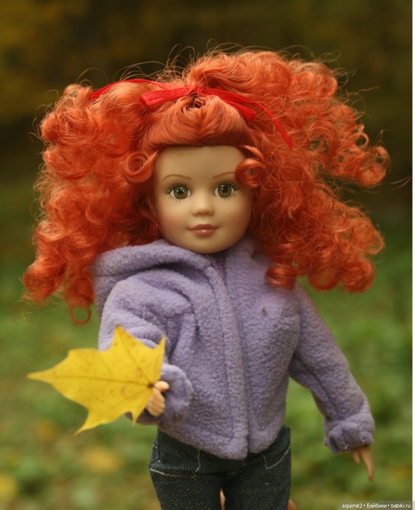 Кроет уж лист золотой влажную землю в лесу