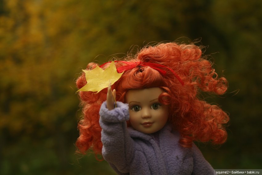 Кроет уж лист золотой влажную землю в лесу