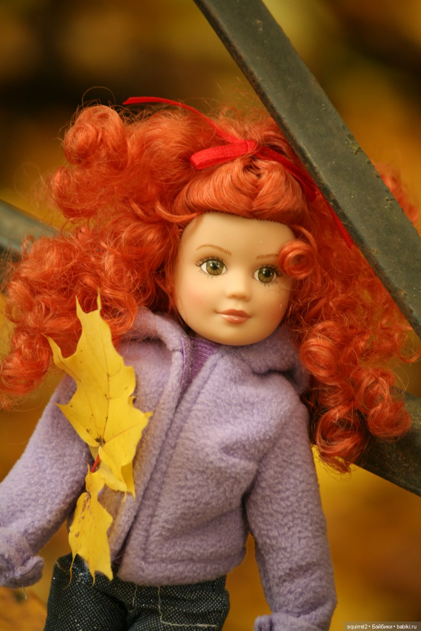 Кроет уж лист золотой влажную землю в лесу