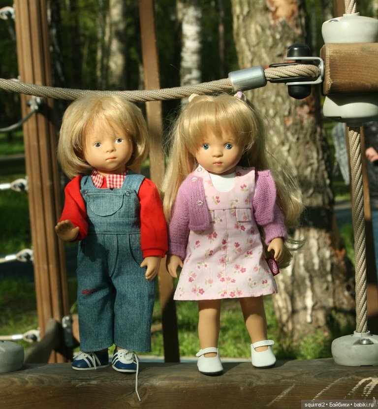 Майская прогулка. Тара и старший брат