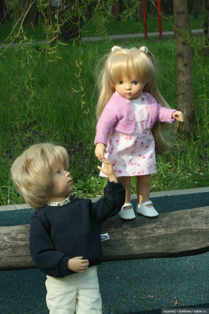 Майская прогулка. Тара и старший брат