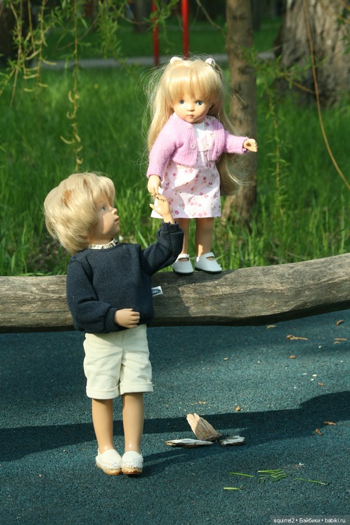 Майская прогулка. Тара и старший брат