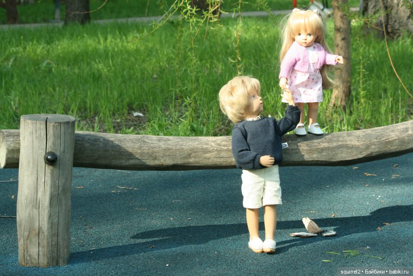 Майская прогулка. Тара и старший брат