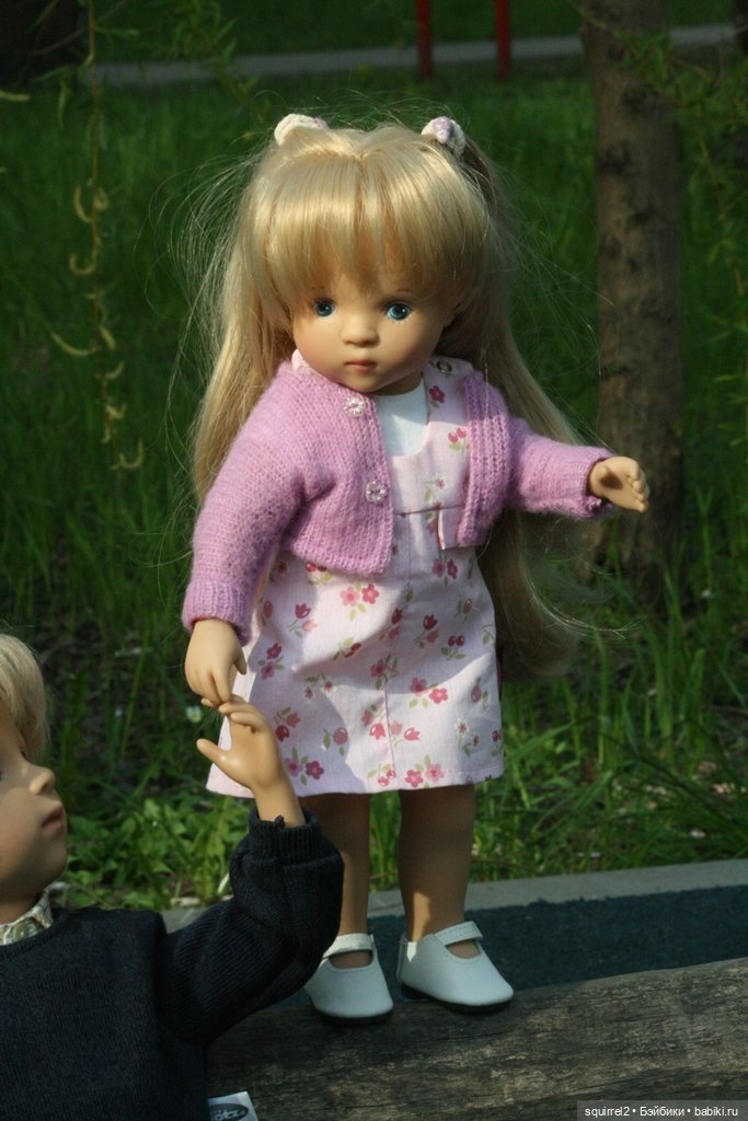 Майская прогулка. Тара и старший брат