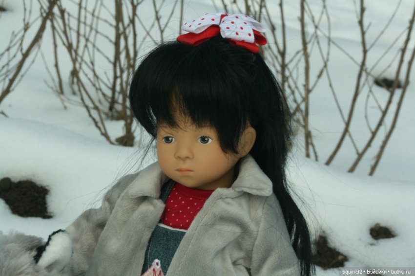 Девочка и собака. Весення прогулка