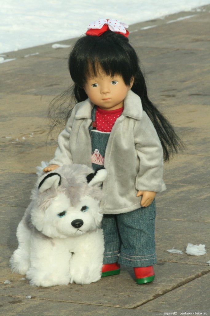 Девочка и собака. Весення прогулка