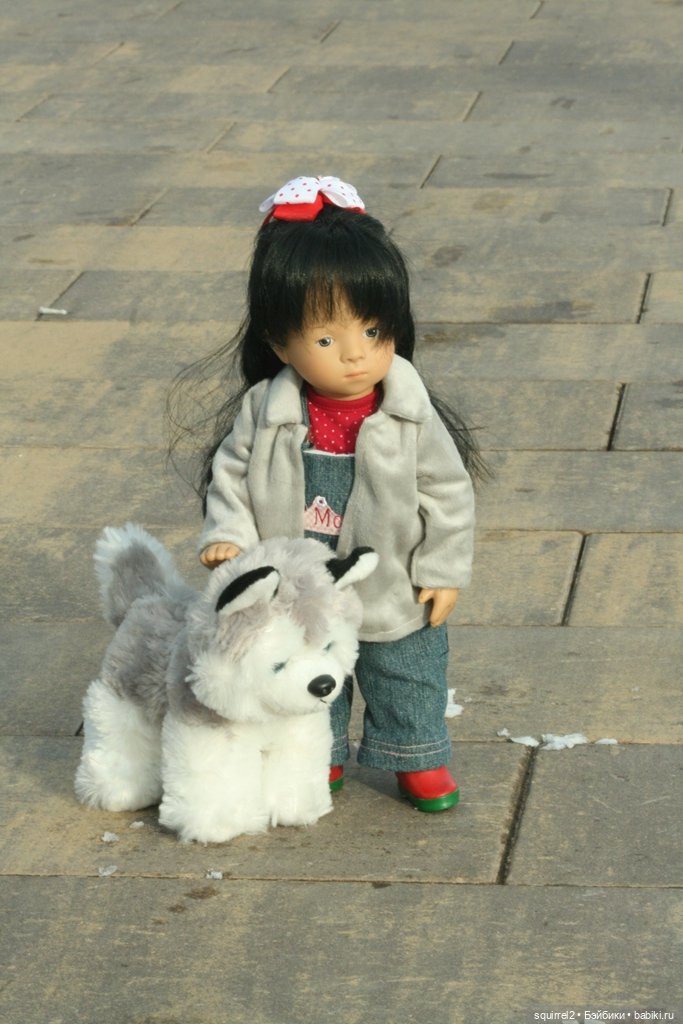 Девочка и собака. Весення прогулка