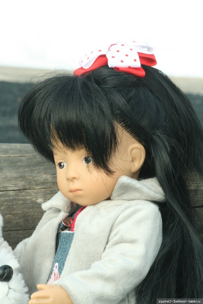 Девочка и собака. Весення прогулка