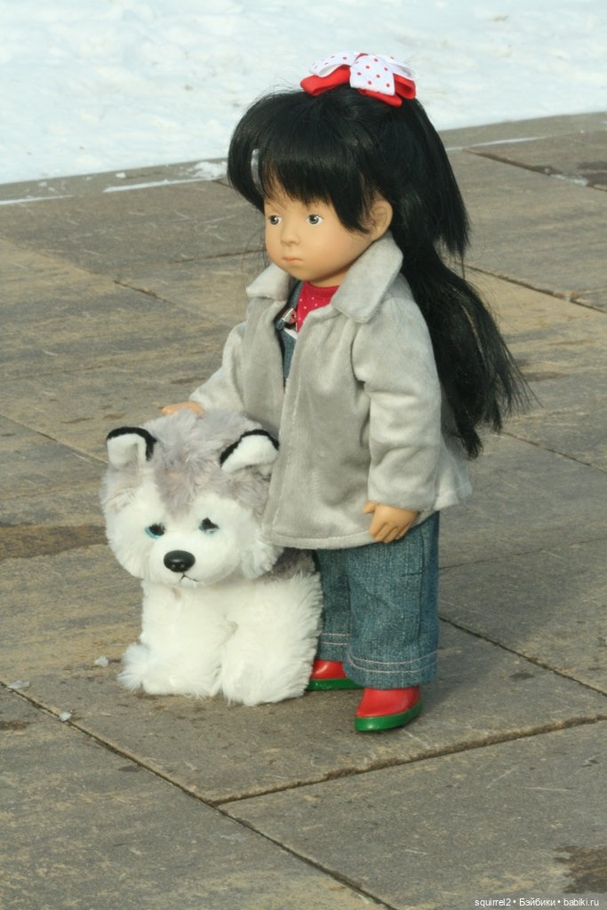 Девочка и собака. Весення прогулка