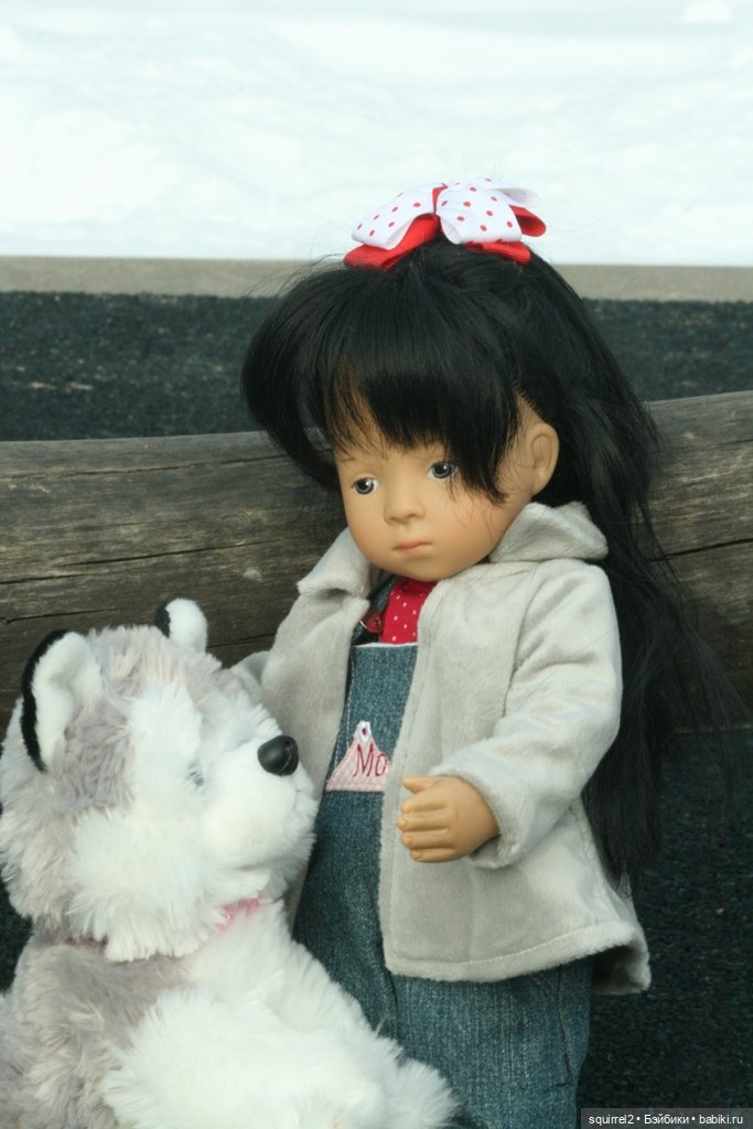 Девочка и собака. Весення прогулка