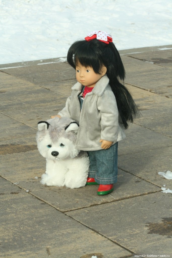 Девочка и собака. Весення прогулка