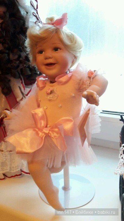 Моя маленькая балеринка Little Carnation, фарфоровая кукла от Эштона Дрейка | Бэйбики Моя маленькая балеринка Little Carnation, фарфоровая кукла от Эштона Дрейка (фото 6)