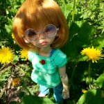 Арья вышла прогуляться в новом паричке