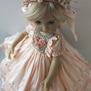 Наряды с веночками одного любимого оттенка