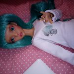 Лёгким движением руки озорница превращается...в мечтательницу