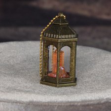 Бронзовый фонарь с оранжевым кристаллом