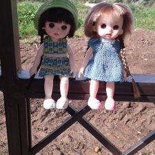 Анютка с сестренкой Аленкой