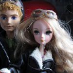 По цепочке ассоциаций.  Просто фотосессия для двух очень разных кукол