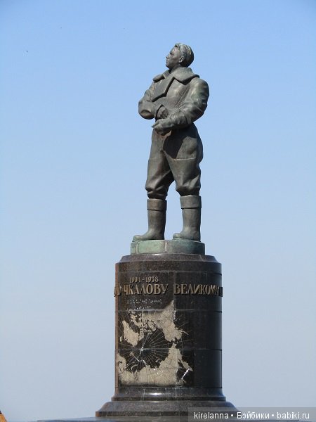 Два памятника влюблённым в небо - небольшая прогулка по Верхне-Волжской набережной