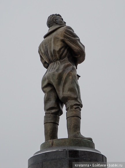 Два памятника влюблённым в небо - небольшая прогулка по Верхне-Волжской набережной