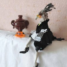 Птица секретарь приглашает всех на чай