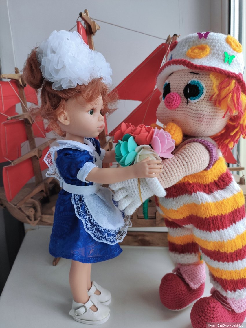 С праздником 1 сентября поздравляет Кристи (фото 5)