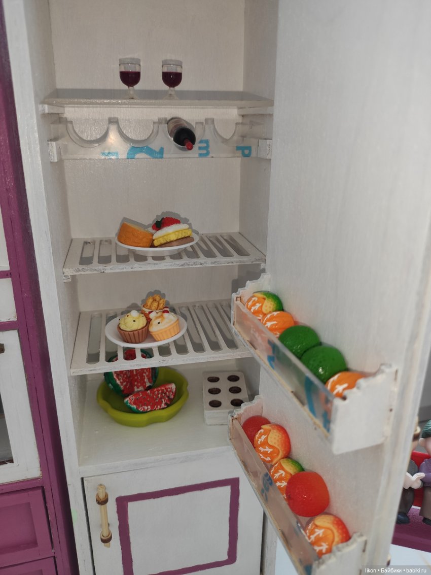 Кухня для кукол барби готова. Хотите посмотреть, пока куклы ее не заняли