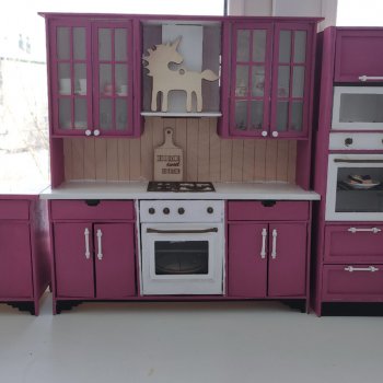 Кухня для кукол барби готова. Хотите посмотреть, пока куклы ее не заняли?