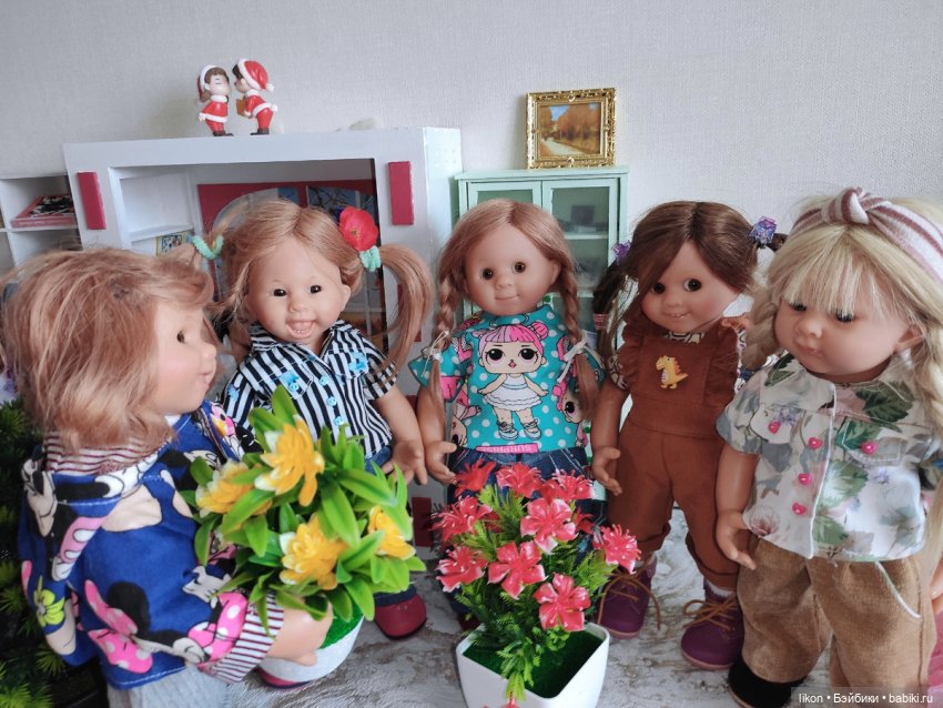 К нам новенькая приехала. Такая проказница