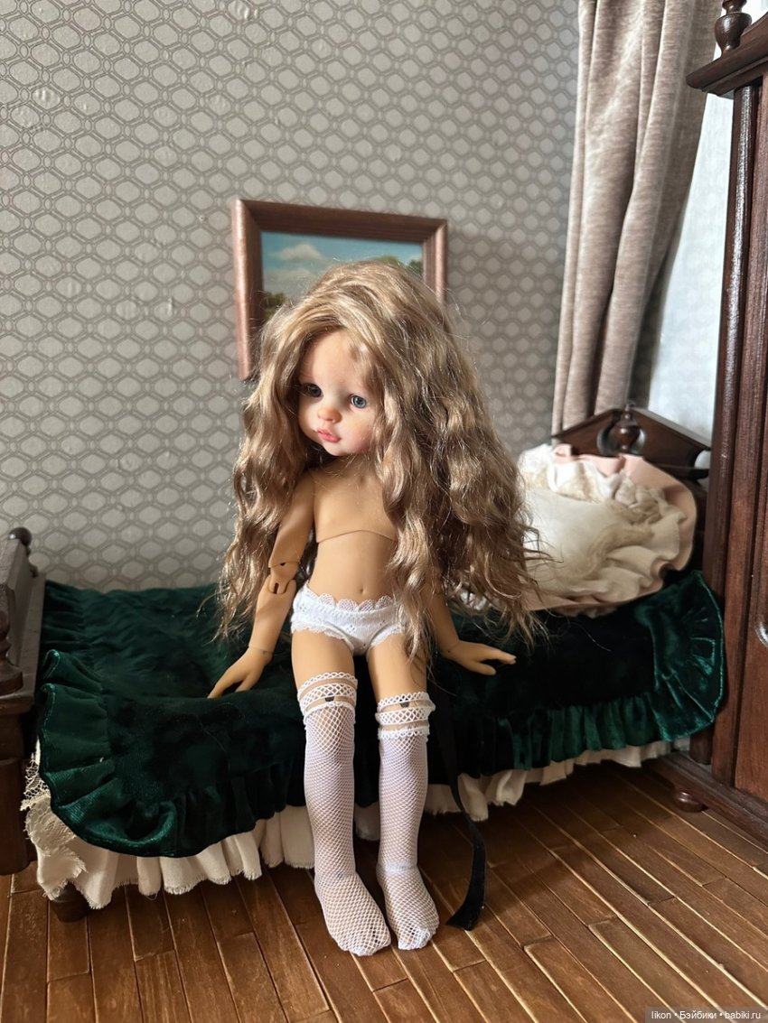 А давай сегодня будем шить костюм "Снегурочки", ведь совсем скоро Новый Год