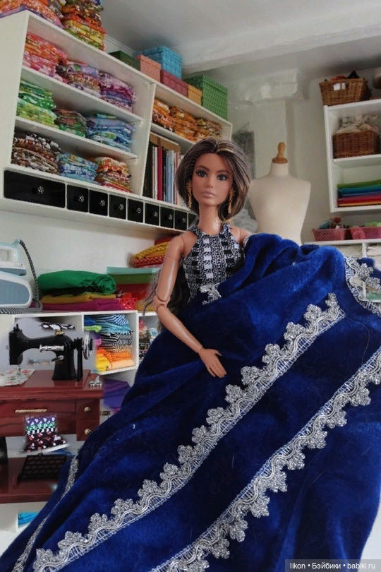 А давай сегодня будем шить костюм "Снегурочки", ведь совсем скоро Новый Год