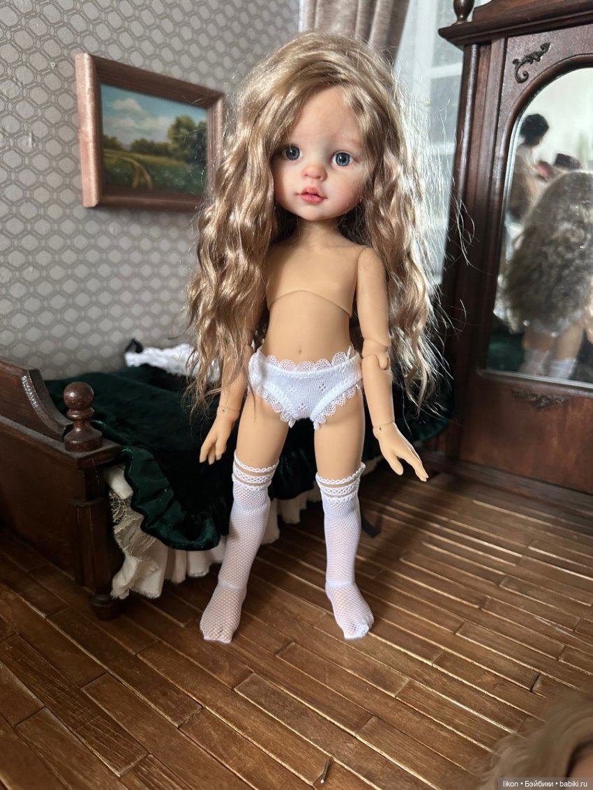 А давай сегодня будем шить костюм "Снегурочки", ведь совсем скоро Новый Год