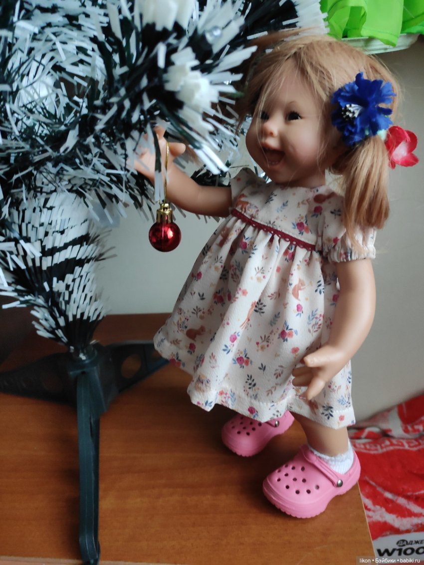 Прибрались, можно и елочку нарядить