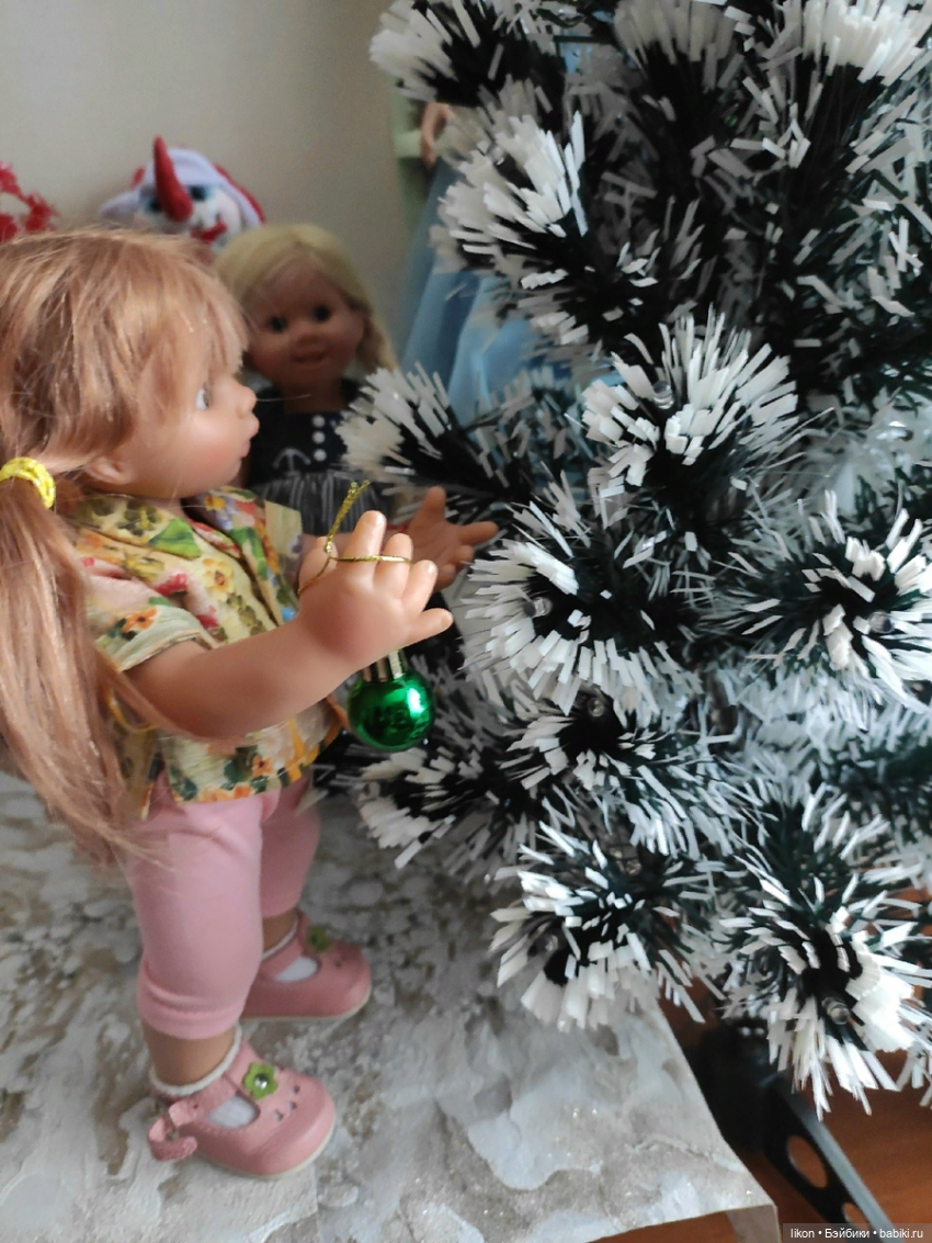 Прибрались, можно и елочку нарядить