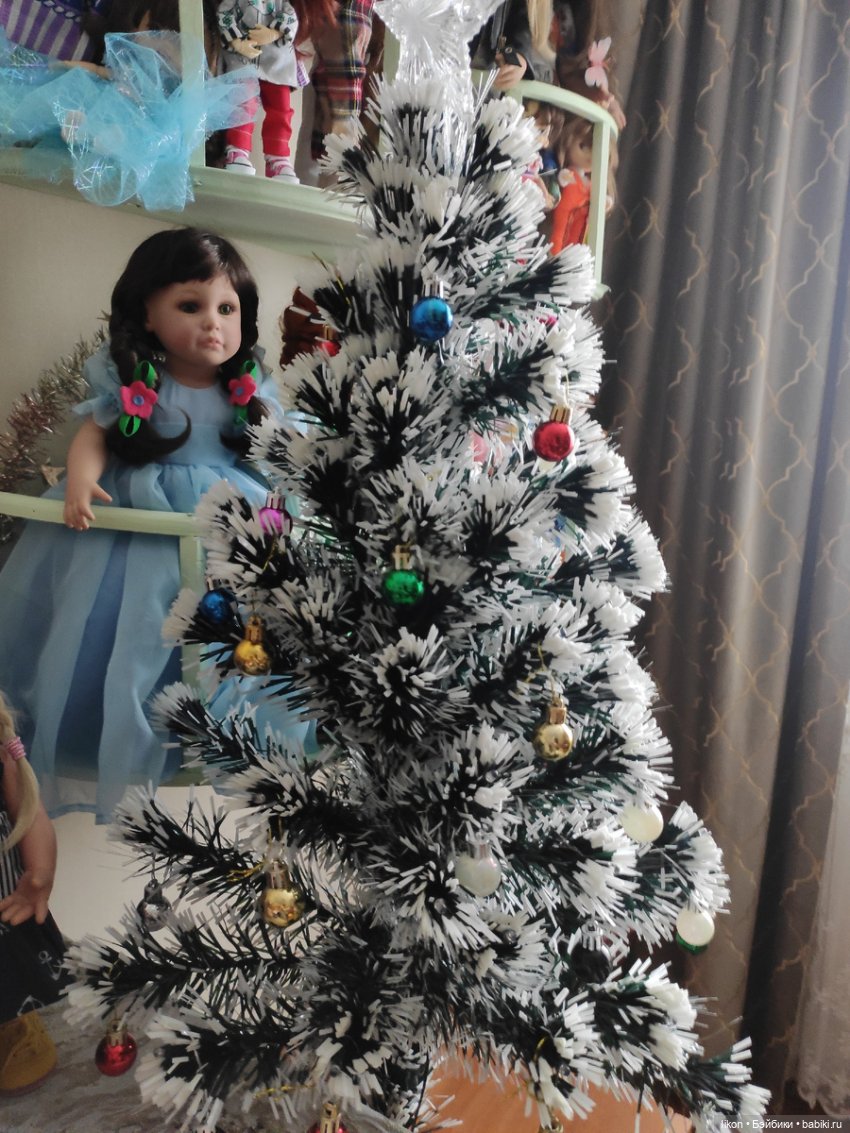 Прибрались, можно и елочку нарядить