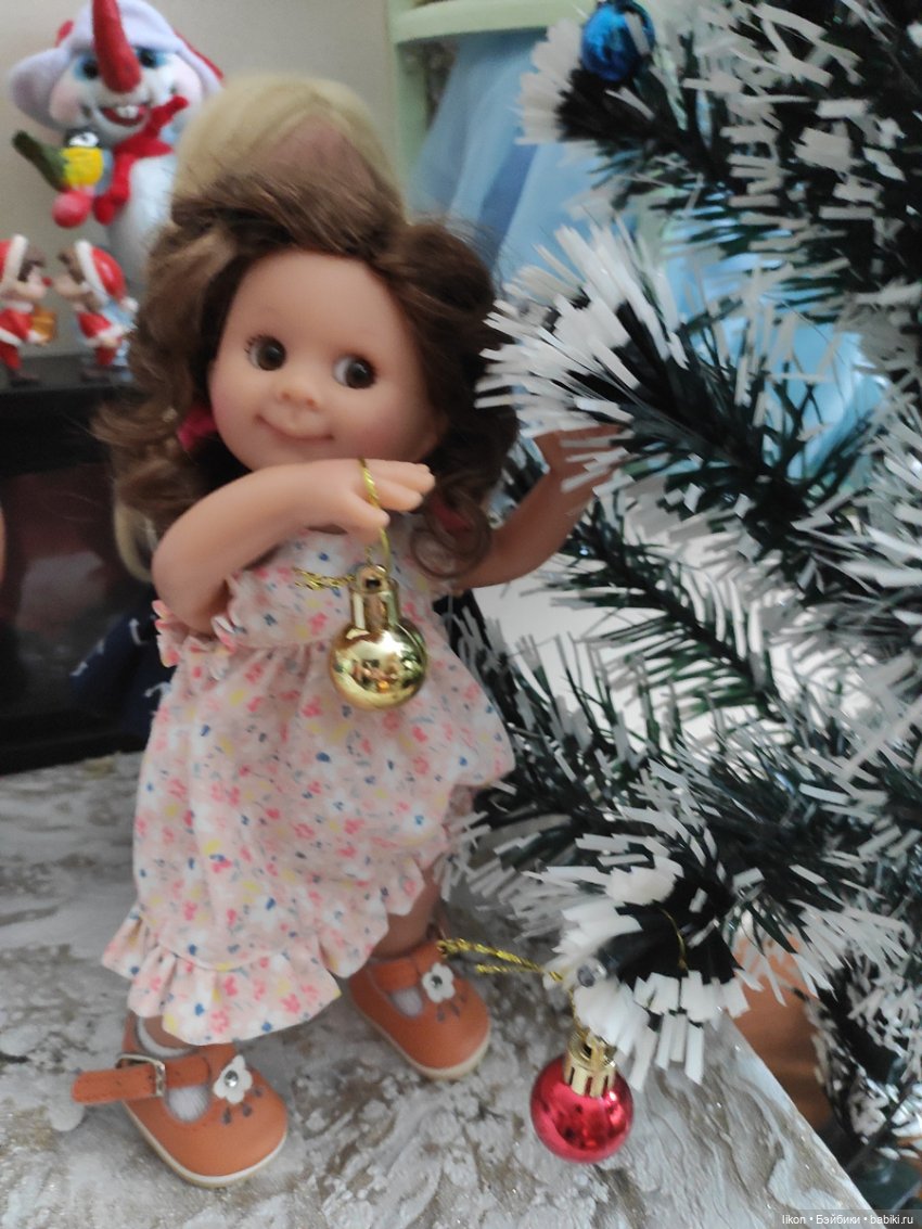 Прибрались, можно и елочку нарядить