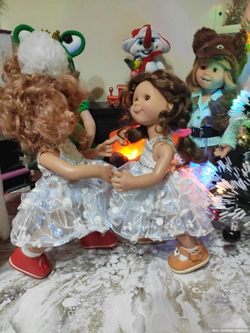 Новый год Еловой веткой снова в сказку манит нас. Скоро-скоро отсчитают стрелки свой волшебный час