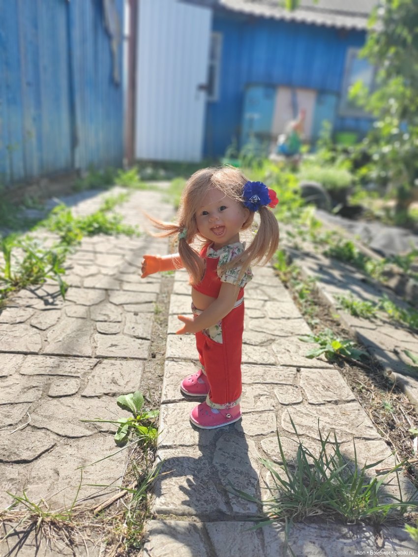 Мои помощники. Сегодня мы собираем крыжовник