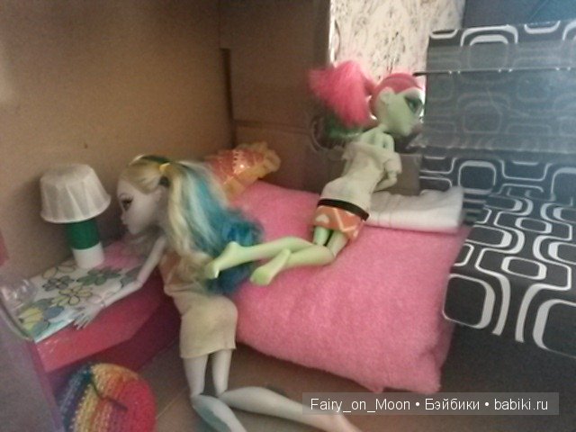 Ждем новенькую! Комната для кукол Монстер Хай