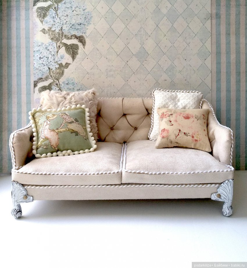 Диван с подушками — Мебель для кукол и домиков: фото