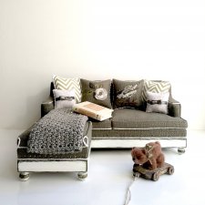 Диван: благородный серо-зелёный, весенний