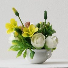 Цветочная композиция в миниатюре 1:6