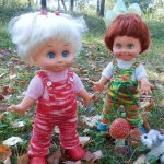 Ходит осень в нашем парке, Дарит осень всем подарки)) Сестрички фейсинки (Galoob Baby Face) на прогулке.