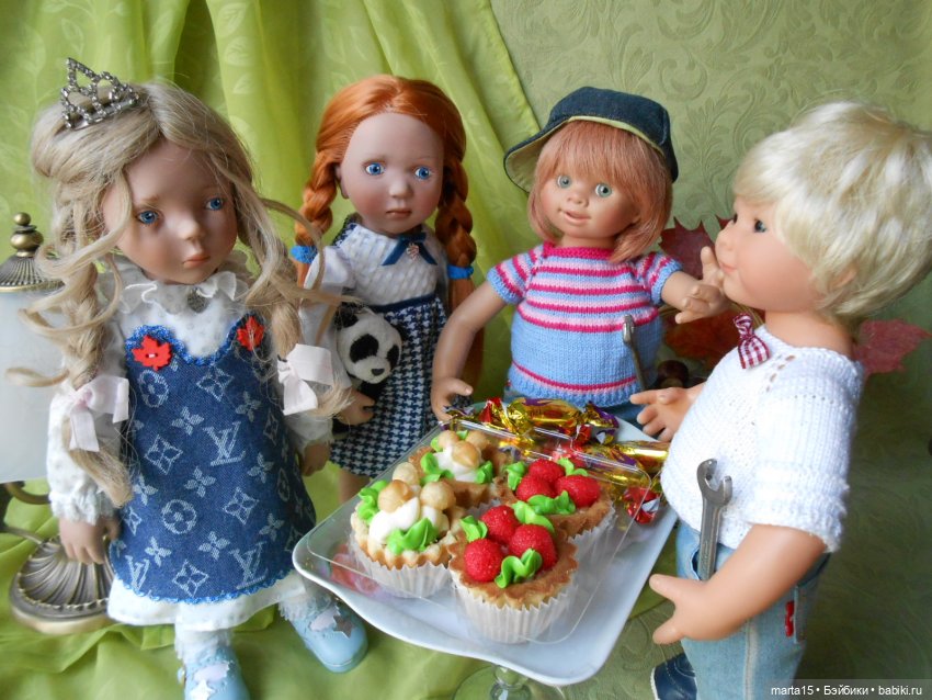 Сегодня праздник у девчат