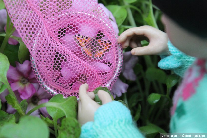 Мелоди и бабочка — Экшн