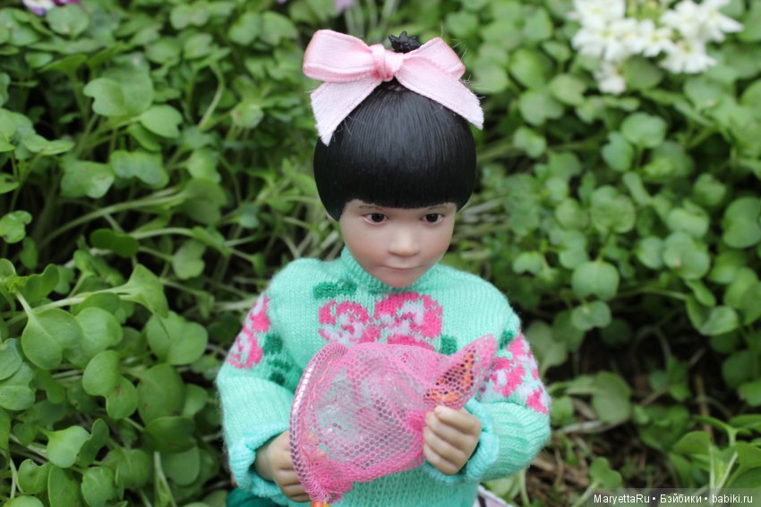 Мелоди и бабочка — Экшн