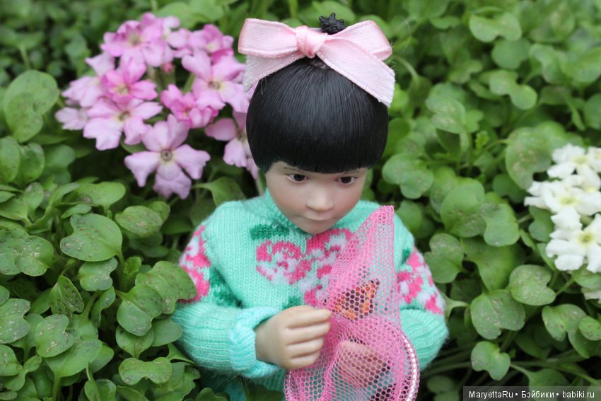 Мелоди и бабочка — Экшн