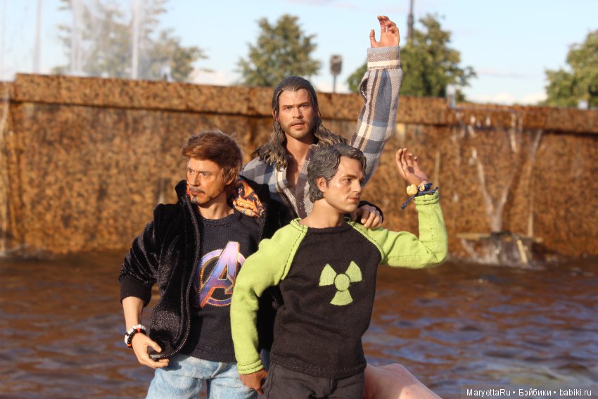 Теория четырёх радуг — Кукольные фотоистории и сериалы: комиксы