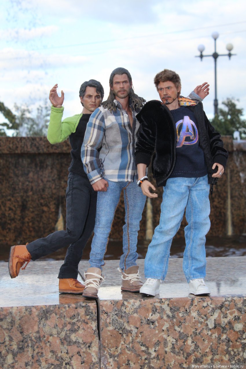 Теория четырёх радуг — Кукольные фотоистории и сериалы: комиксы