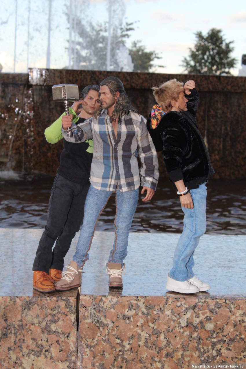 Теория четырёх радуг — Кукольные фотоистории и сериалы: комиксы